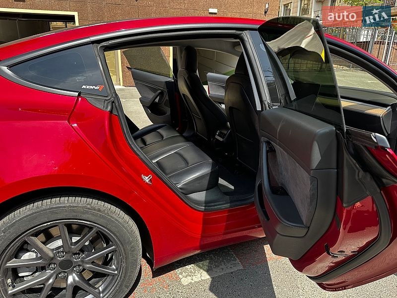 Седан Tesla Model 3 2018 в Одесі