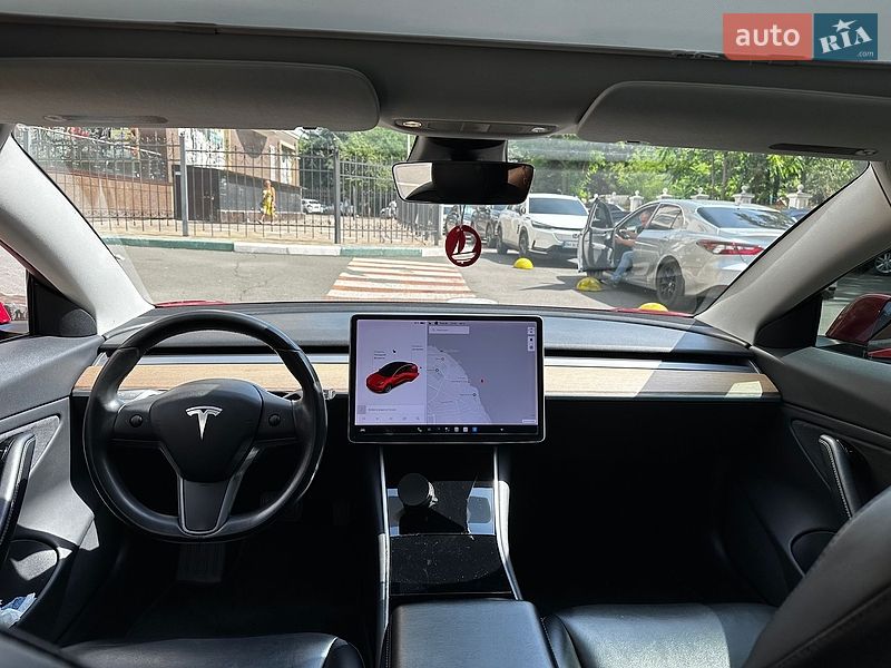 Седан Tesla Model 3 2018 в Одесі