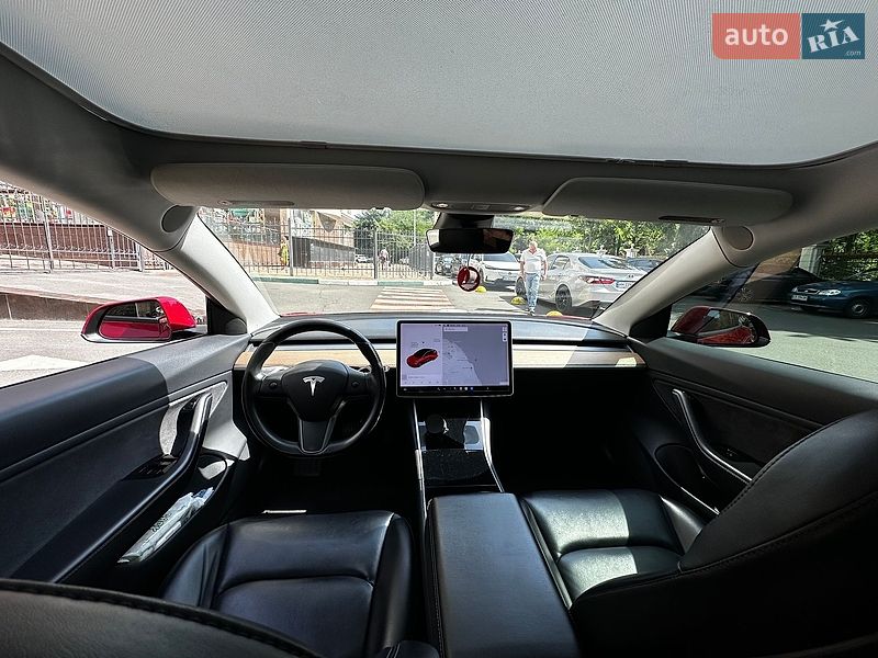 Седан Tesla Model 3 2018 в Одесі