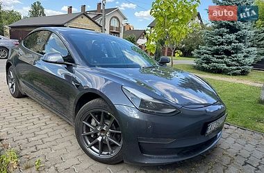 Tesla Model 3  2023
