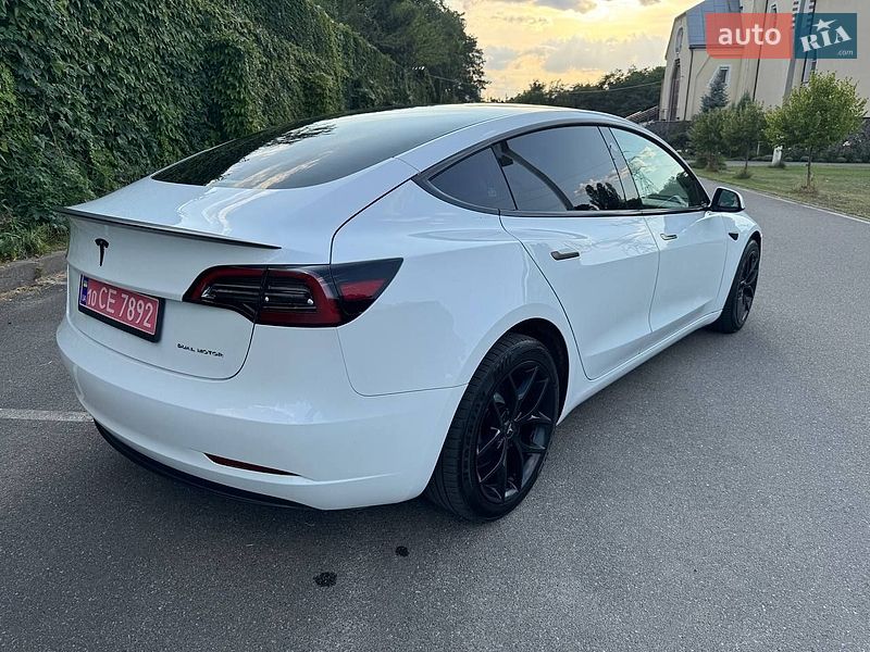Седан Tesla Model 3 2023 в Киеве