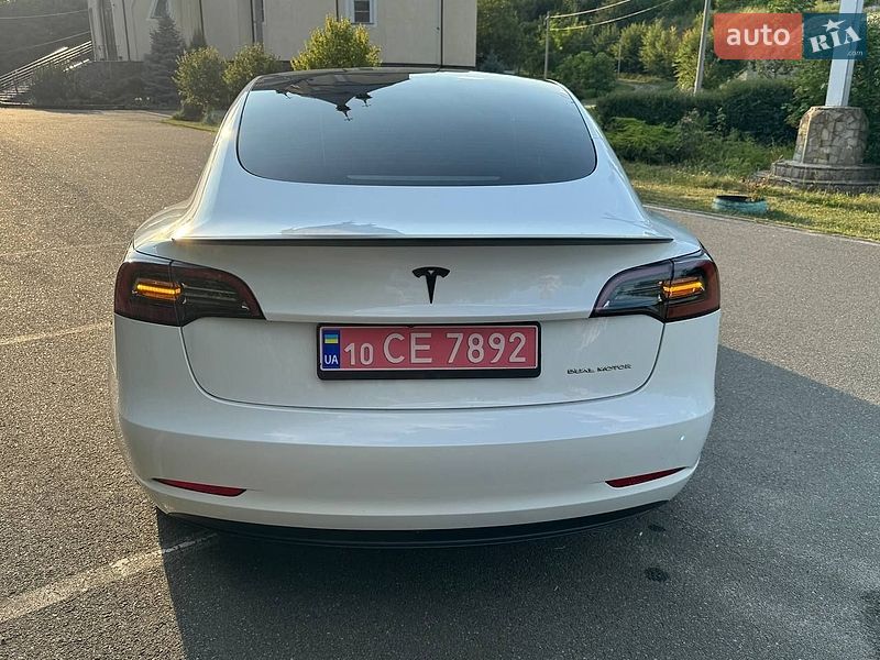 Седан Tesla Model 3 2023 в Киеве
