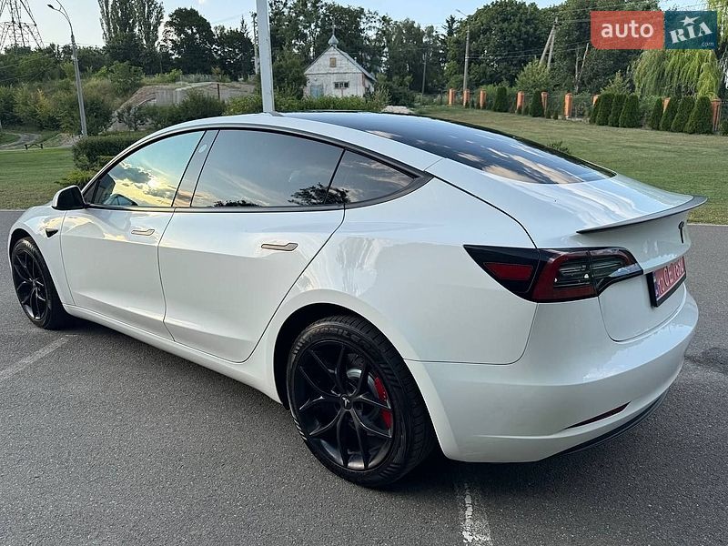 Седан Tesla Model 3 2023 в Киеве