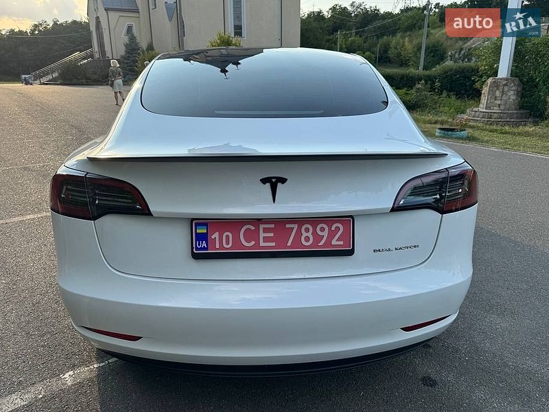 Седан Tesla Model 3 2023 в Киеве