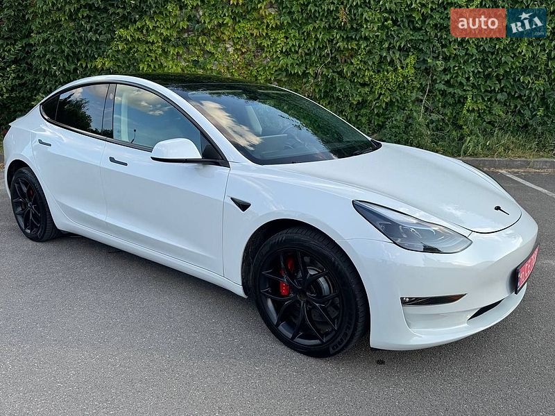 Седан Tesla Model 3 2023 в Киеве