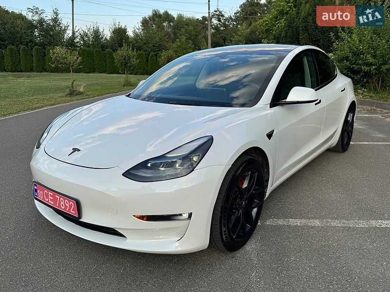 Седан Tesla Model 3 2023 в Киеве
