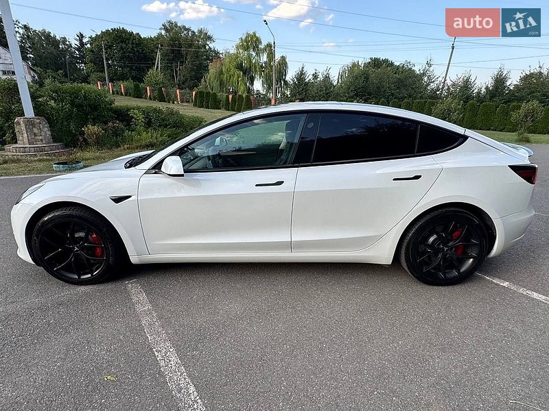 Седан Tesla Model 3 2023 в Киеве