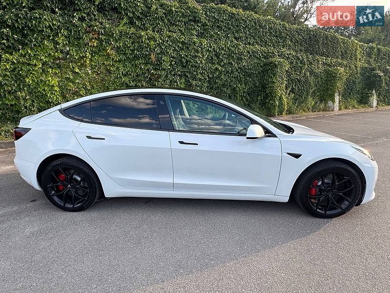 Седан Tesla Model 3 2023 в Киеве