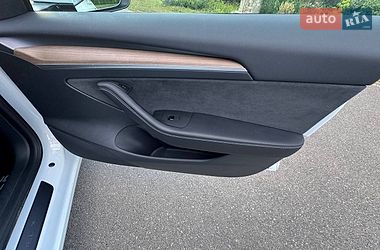 Седан Tesla Model 3 2023 в Киеве