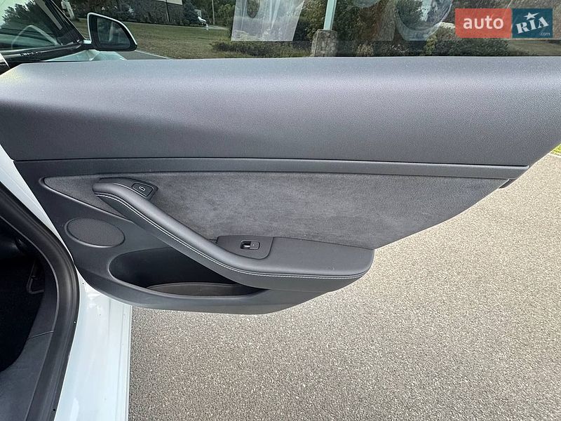 Седан Tesla Model 3 2023 в Киеве