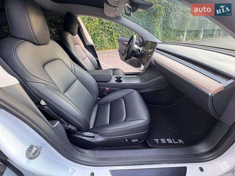 Седан Tesla Model 3 2023 в Киеве