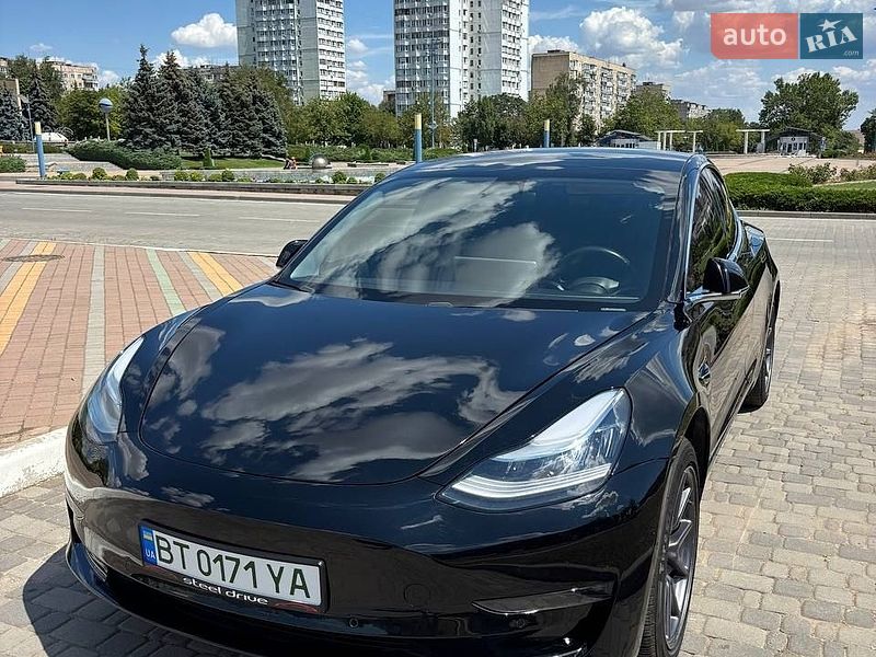 Tesla Model 3 2019