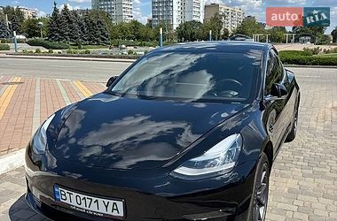 Tesla Model 3  2019