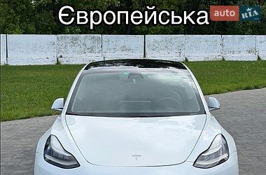 Tesla Model 3  2020