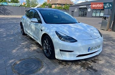 Tesla Model 3  2021