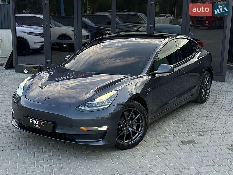 Седан Tesla Model 3 2022 в Києві