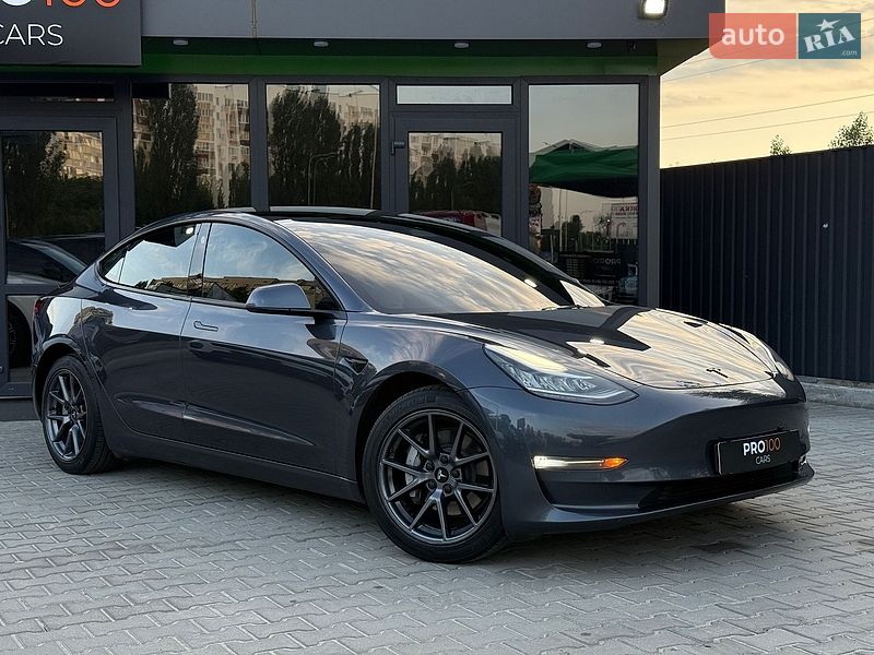 Седан Tesla Model 3 2022 в Києві