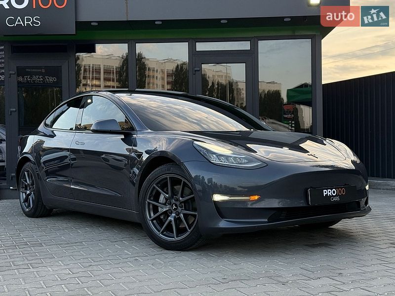 Седан Tesla Model 3 2022 в Києві