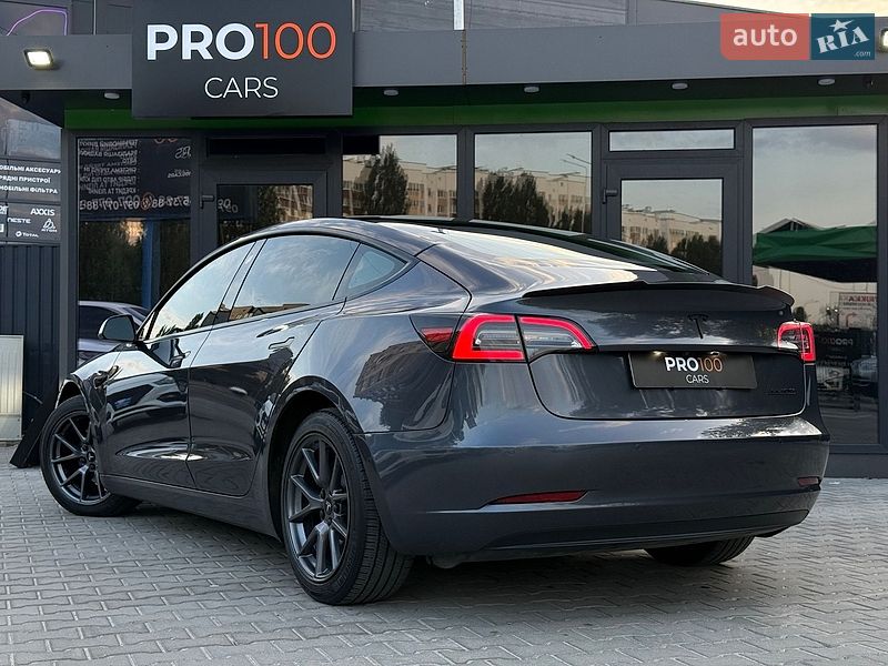 Седан Tesla Model 3 2022 в Києві