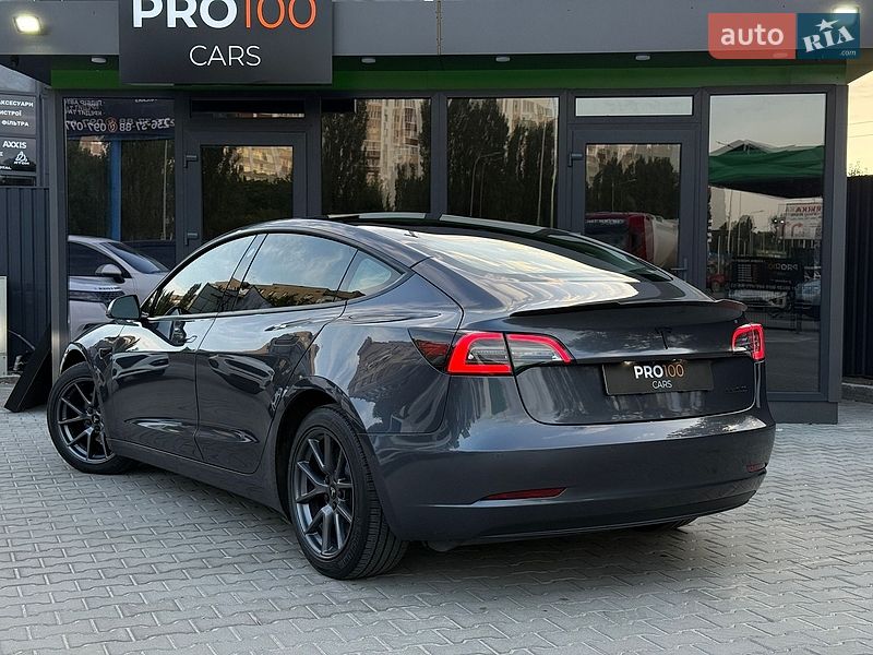 Седан Tesla Model 3 2022 в Києві