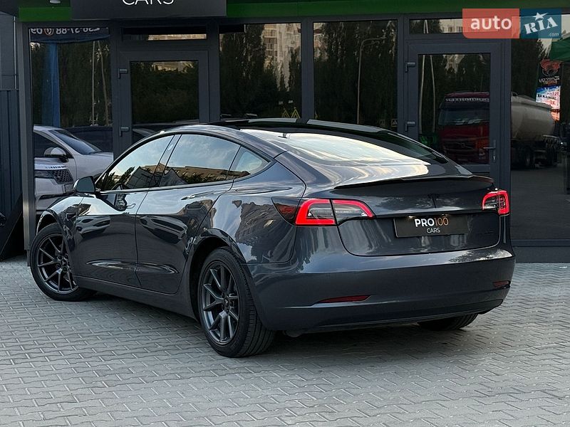 Седан Tesla Model 3 2022 в Києві