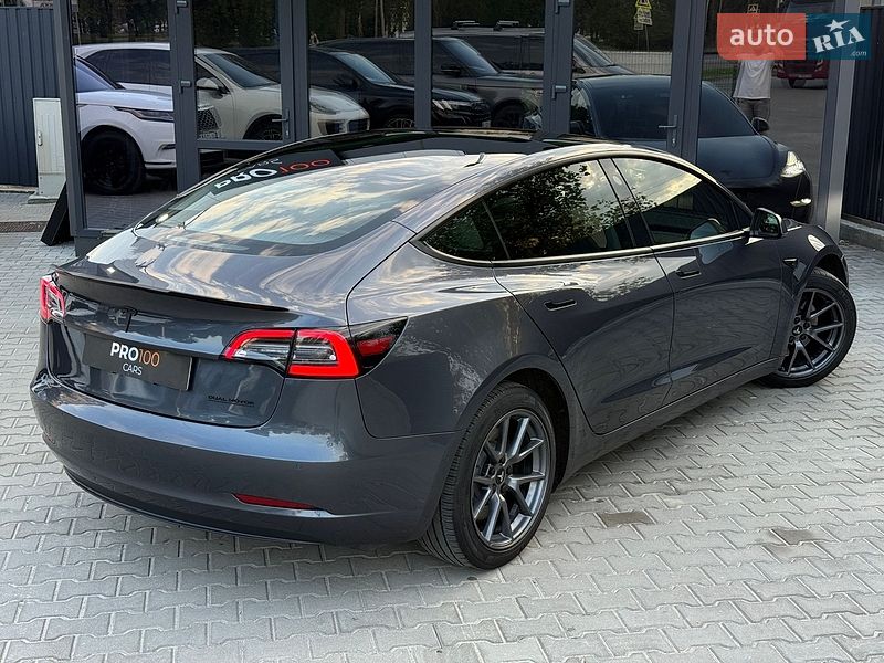 Седан Tesla Model 3 2022 в Києві