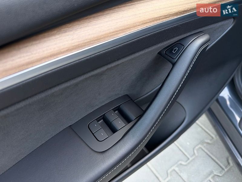 Седан Tesla Model 3 2022 в Києві