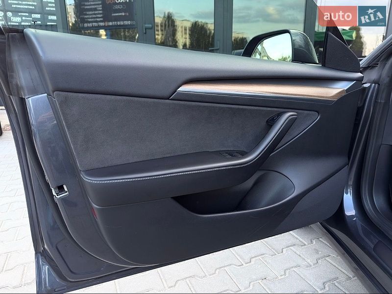 Седан Tesla Model 3 2022 в Києві