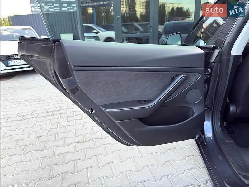 Седан Tesla Model 3 2022 в Києві