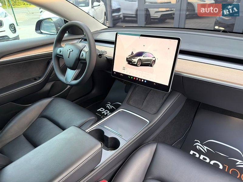 Седан Tesla Model 3 2022 в Києві