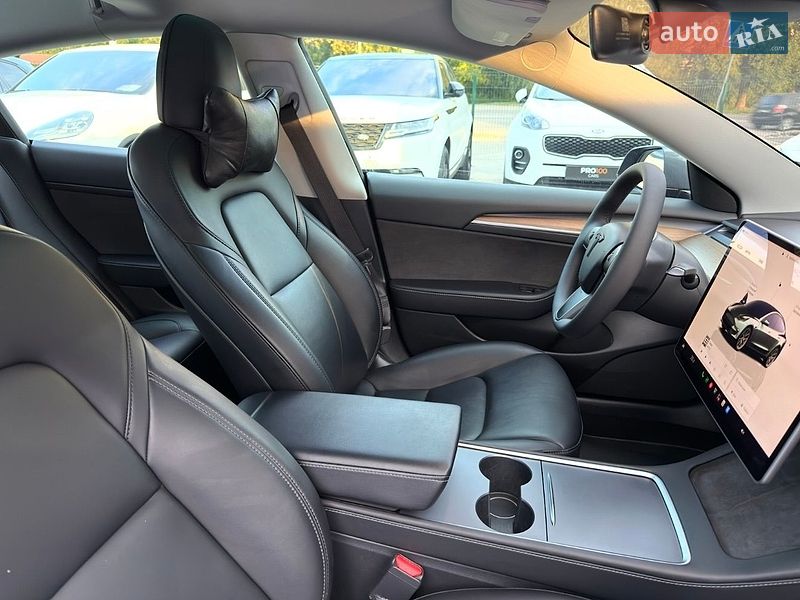 Седан Tesla Model 3 2022 в Києві