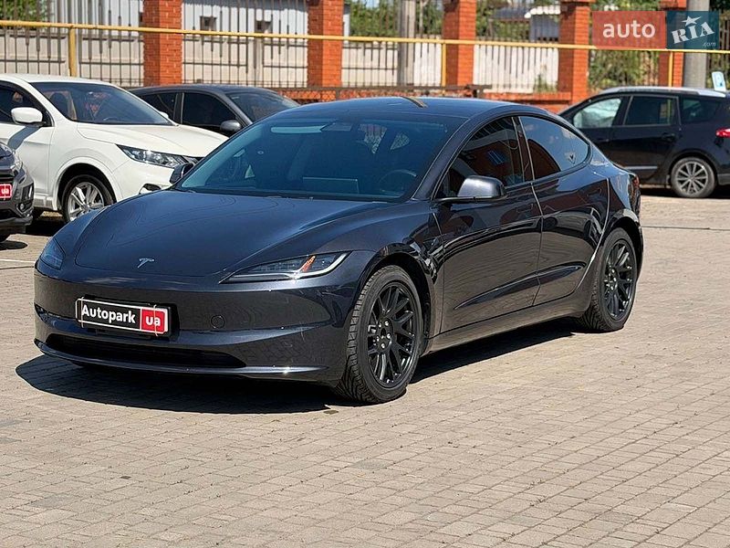 Tesla Model 3 2024