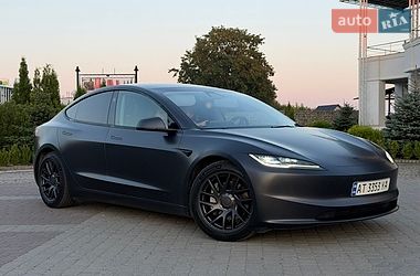 Tesla Model 3  2024