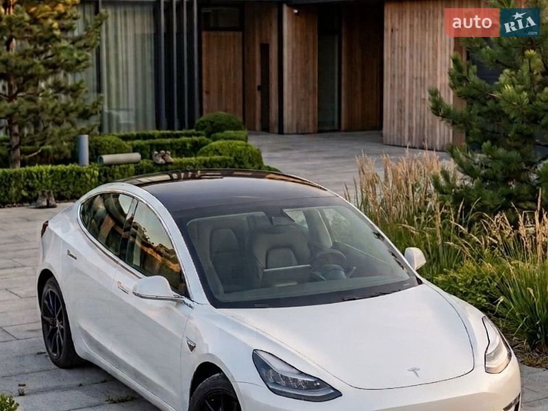 Tesla Model 3 2020