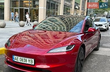 Tesla Model 3  2025