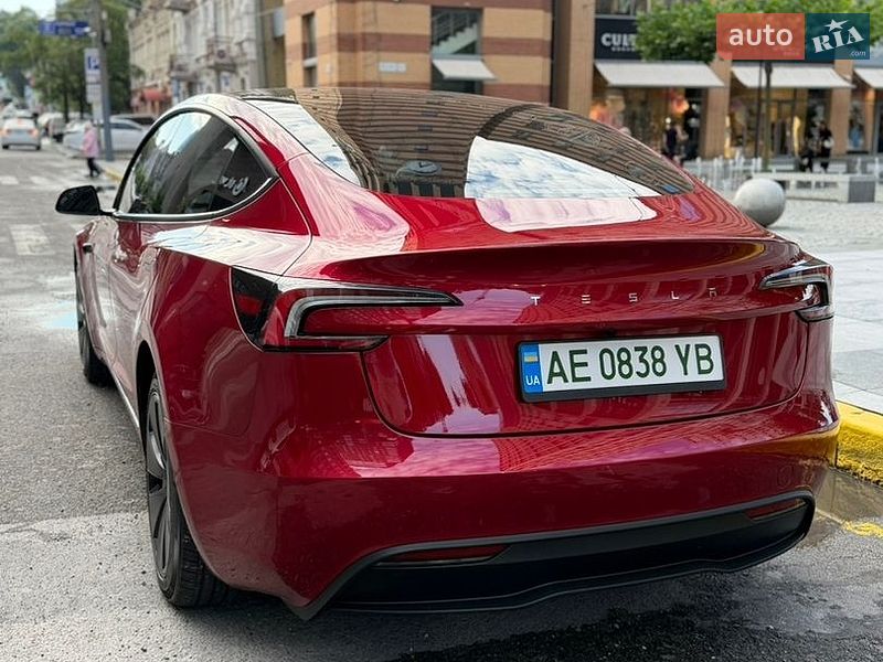 Седан Tesla Model 3 2025 в Днепре