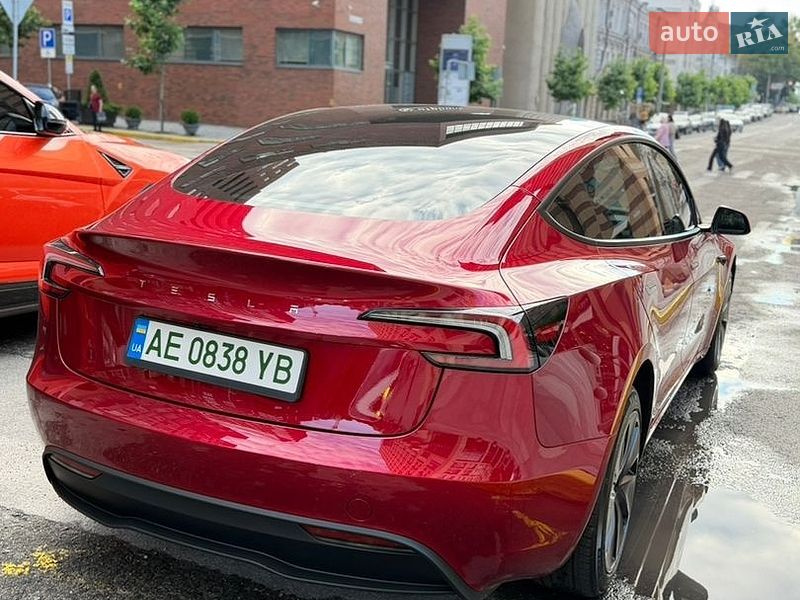 Седан Tesla Model 3 2025 в Днепре