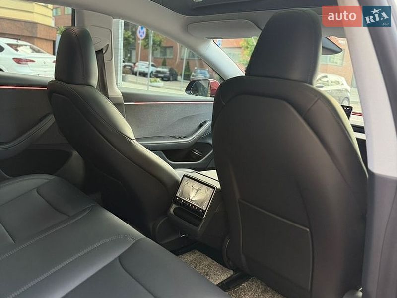 Седан Tesla Model 3 2025 в Днепре