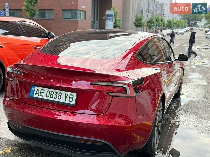 Седан Tesla Model 3 2025 в Днепре