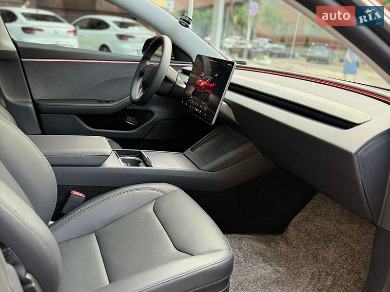 Седан Tesla Model 3 2025 в Днепре
