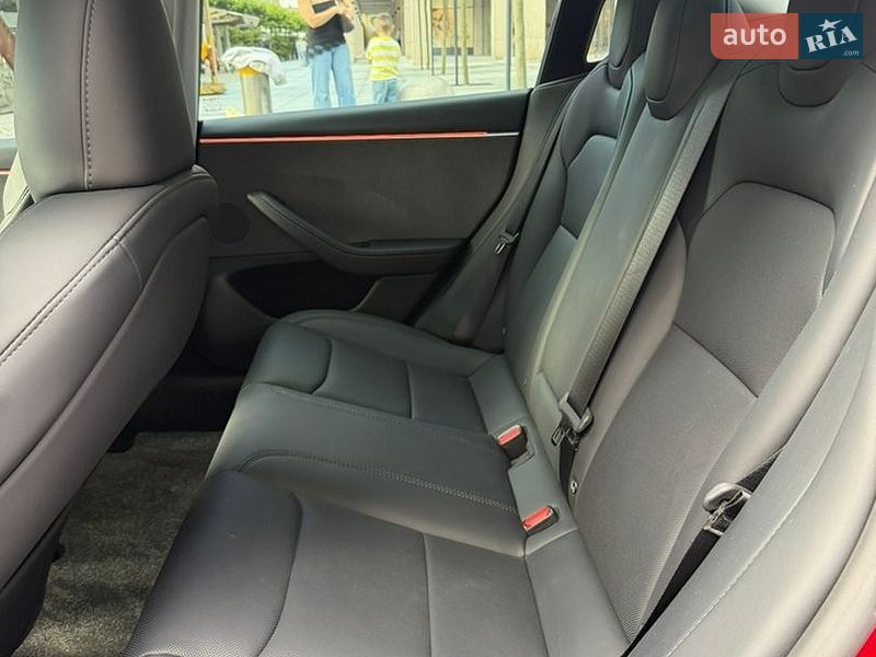 Седан Tesla Model 3 2025 в Днепре