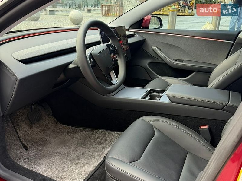 Седан Tesla Model 3 2025 в Днепре