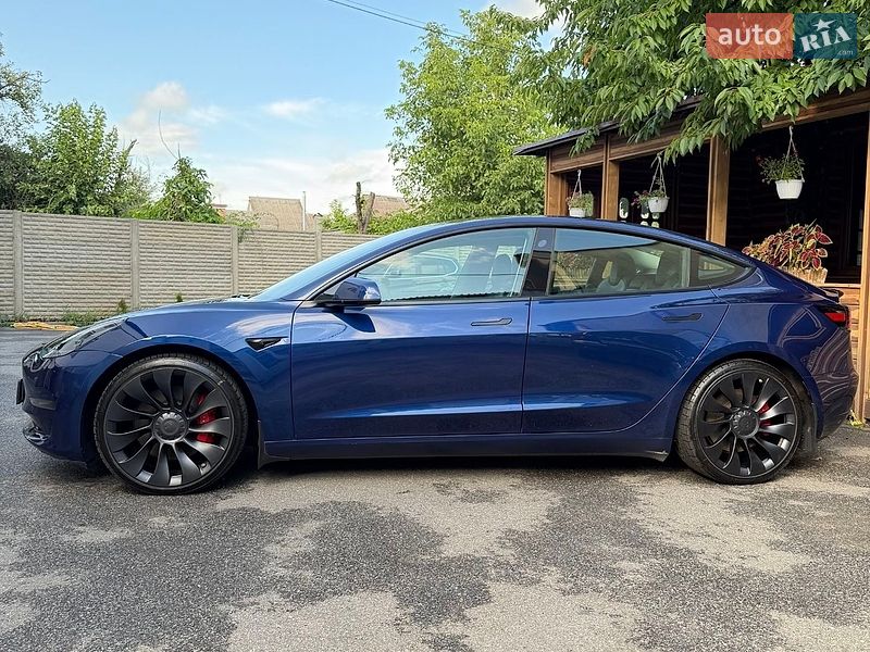 Седан Tesla Model 3 2023 в Харкові