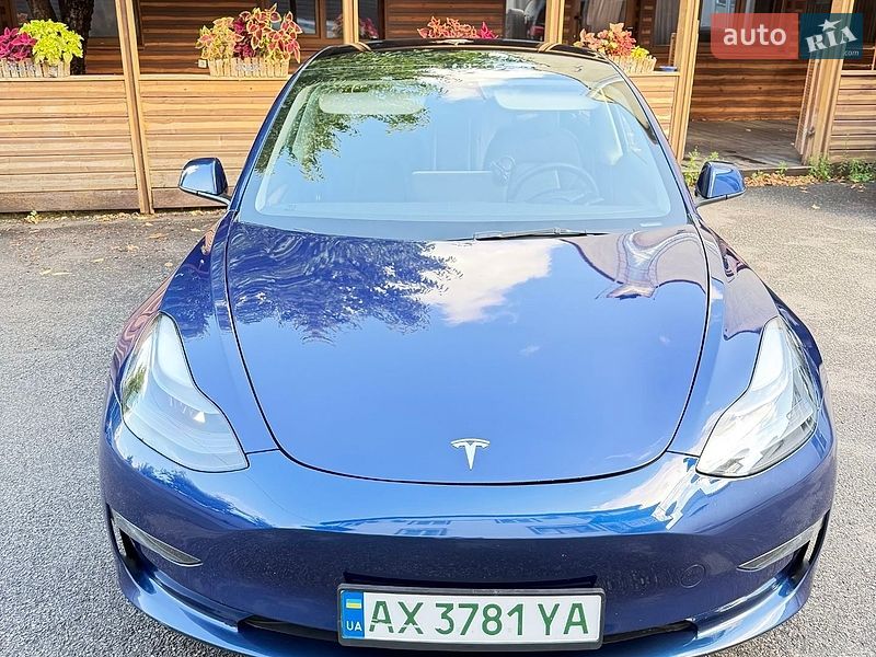 Седан Tesla Model 3 2023 в Харкові