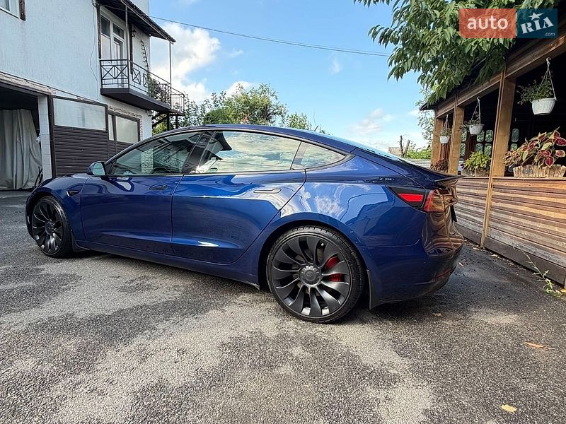 Седан Tesla Model 3 2023 в Харкові