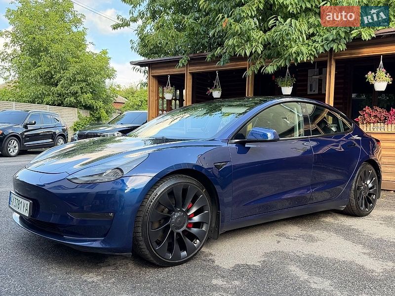 Седан Tesla Model 3 2023 в Харкові