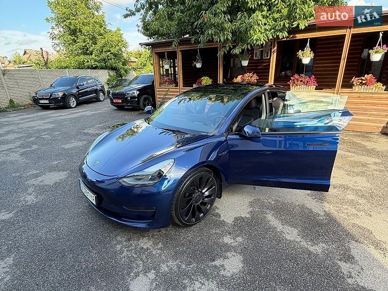 Седан Tesla Model 3 2023 в Харкові
