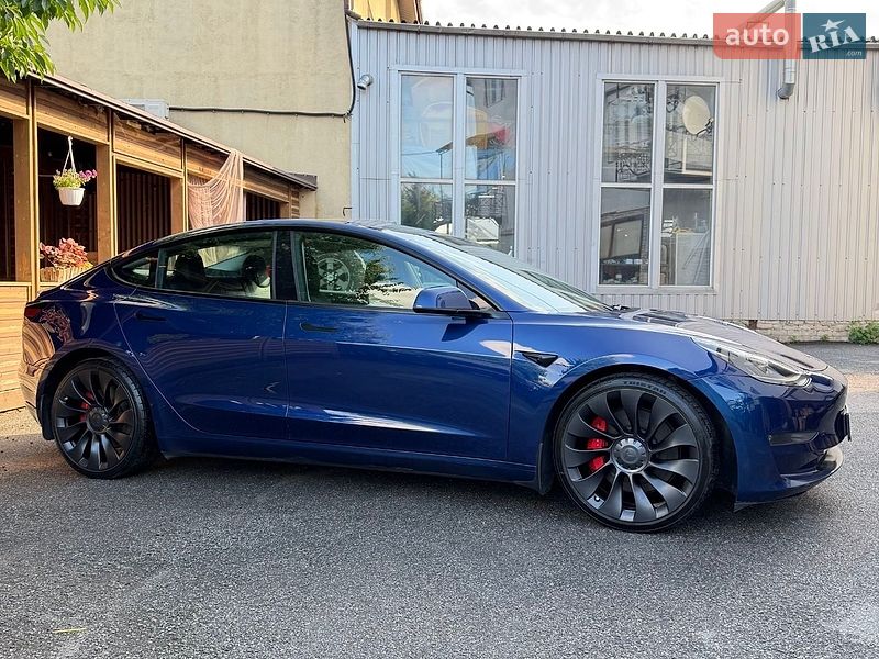 Седан Tesla Model 3 2023 в Харкові