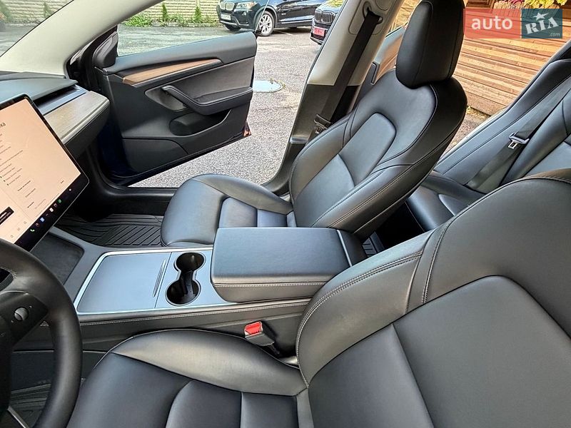Седан Tesla Model 3 2023 в Харкові
