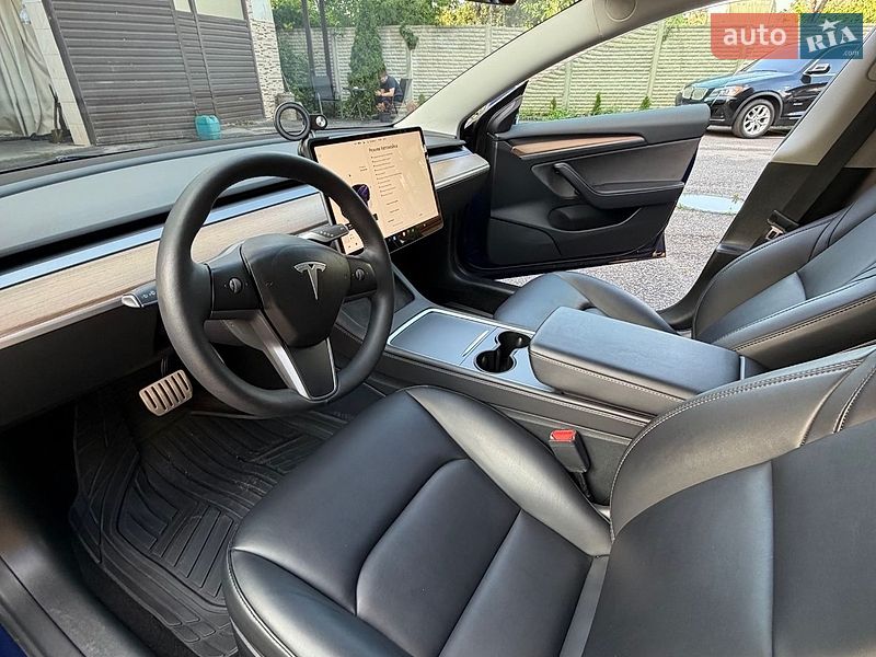 Седан Tesla Model 3 2023 в Харкові